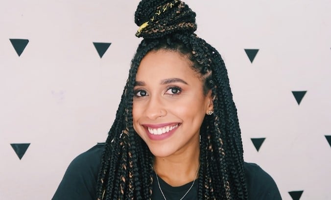 Mulher com trança box braids